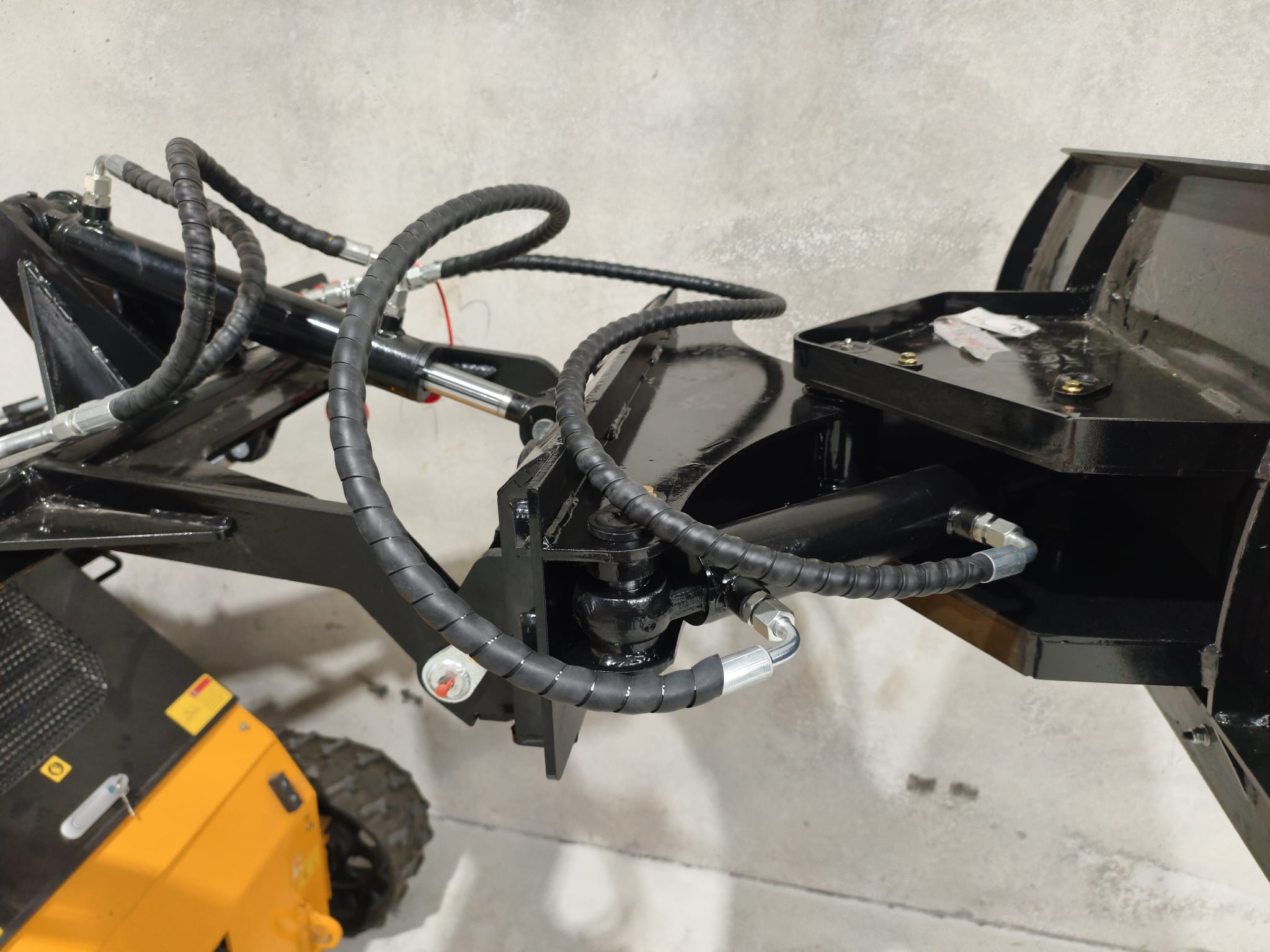 2026 TerraTuff TT23 Mini Skid Steer Loader - Image 2