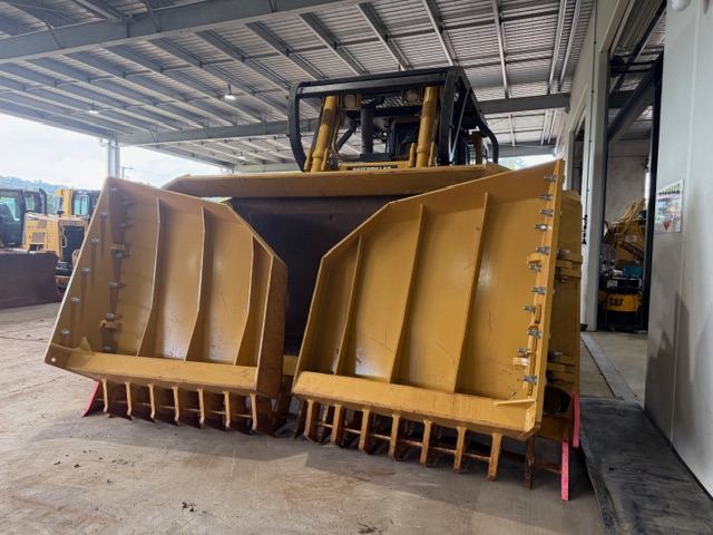 2003 CAT D8R Series II 11,500 hrs. Stock No. 059 - Image 2