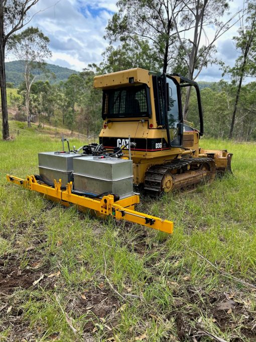 2004 CAT D3G XL & Spray unit, 4675 Hrs, Stock 136 - Image 5