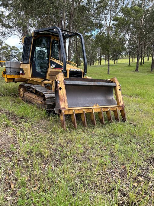 2004 CAT D3G XL & Spray unit, 4675 Hrs, Stock 136